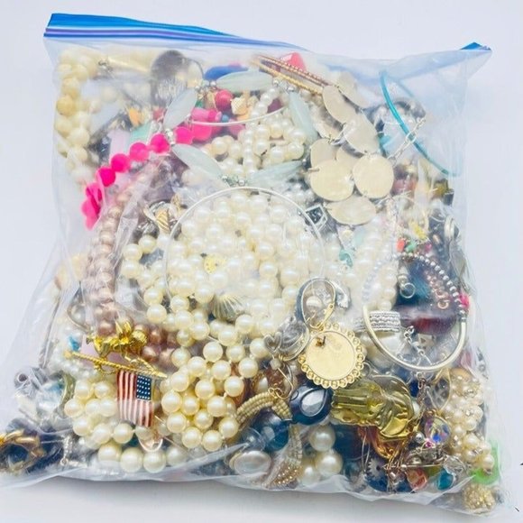 No brand / Not sure Jewelry - Crafters Lot of 4 Plus Pounds Junk Jewelry Wearable Broken Missing Gems 5916-40